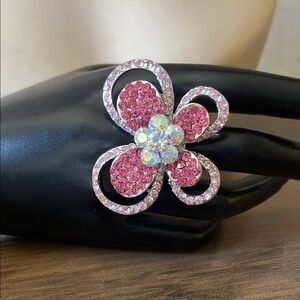 Elegant stretch
 Pink Crystal Flower Ring